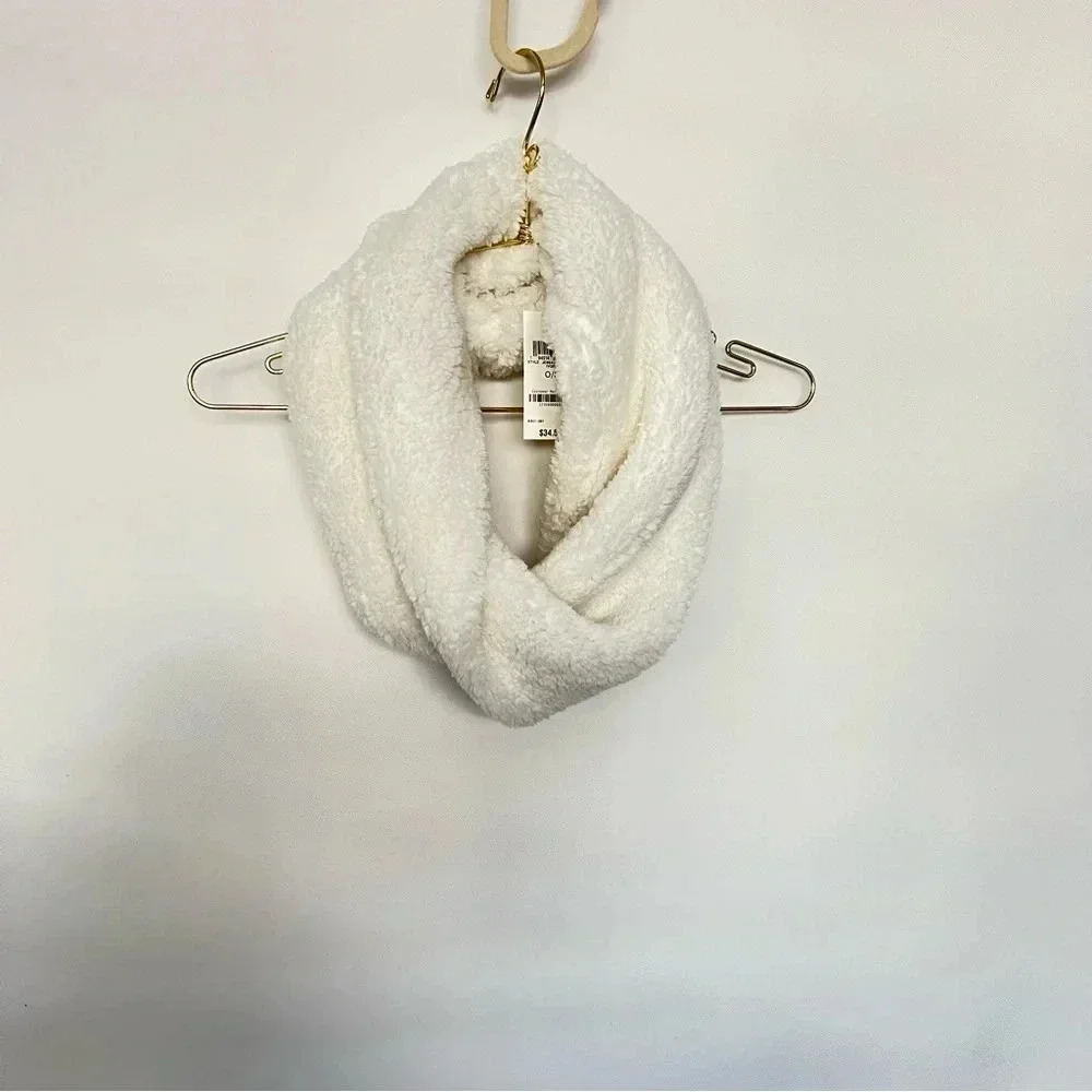 Jenni Fluffy Sherpa Fleece Infinity Scarf Beige Ivory Cream New